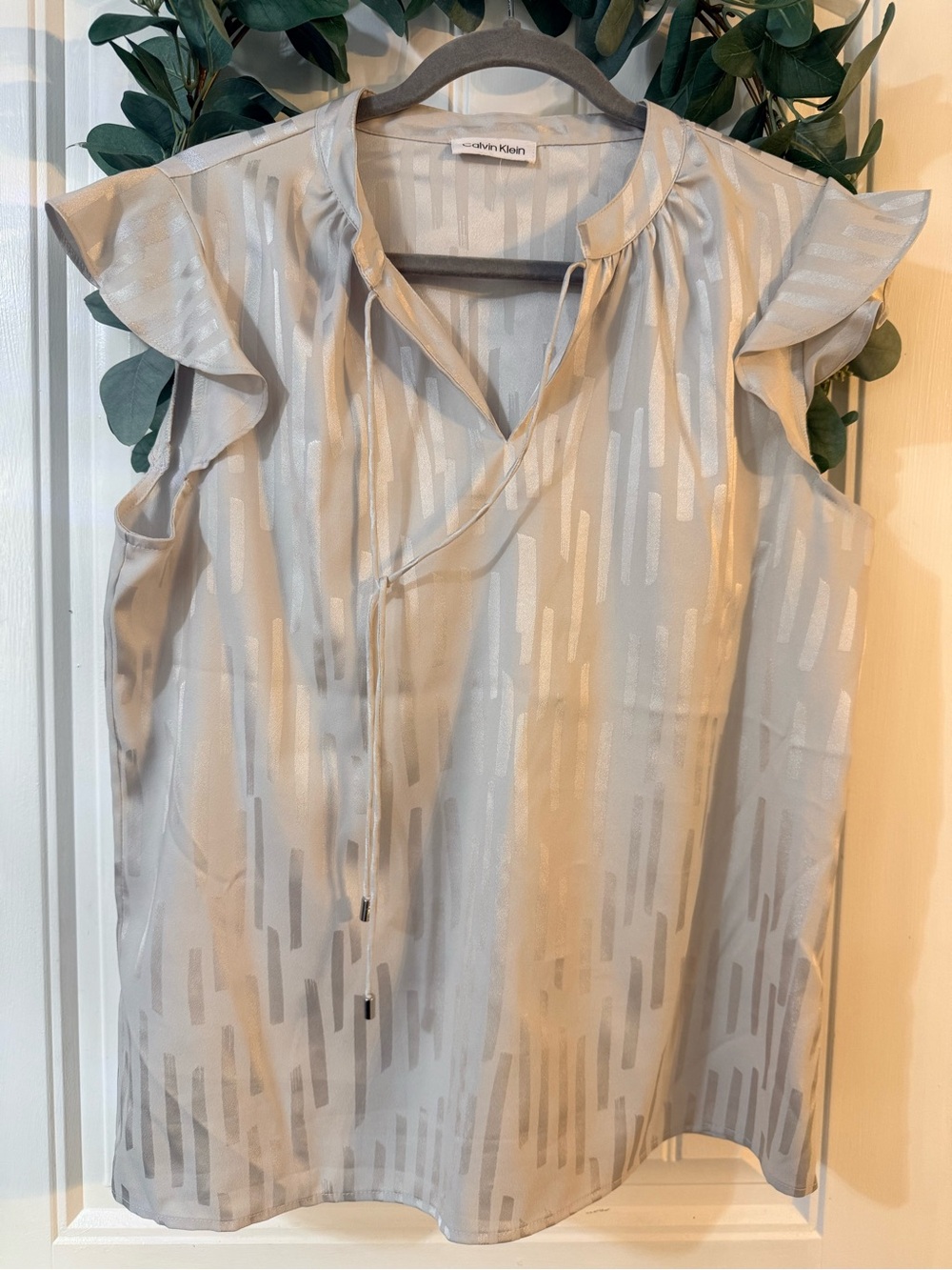 💫4/$25 • Calvin Klein Light Gray Sleeveless Tie-Neck Ruffle Blouse